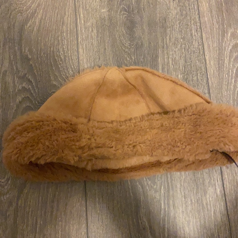 UO hat - Picture 2 of 2